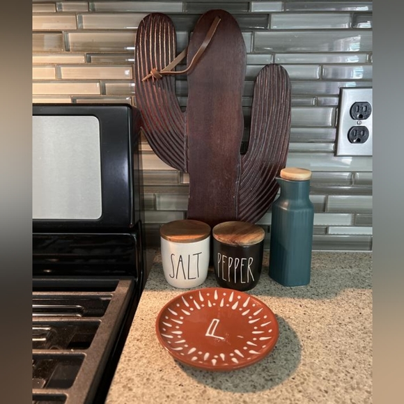 🌵NEW! Urban Outfitters Cactus Serving Board 🌵 - Picture 5 of 5